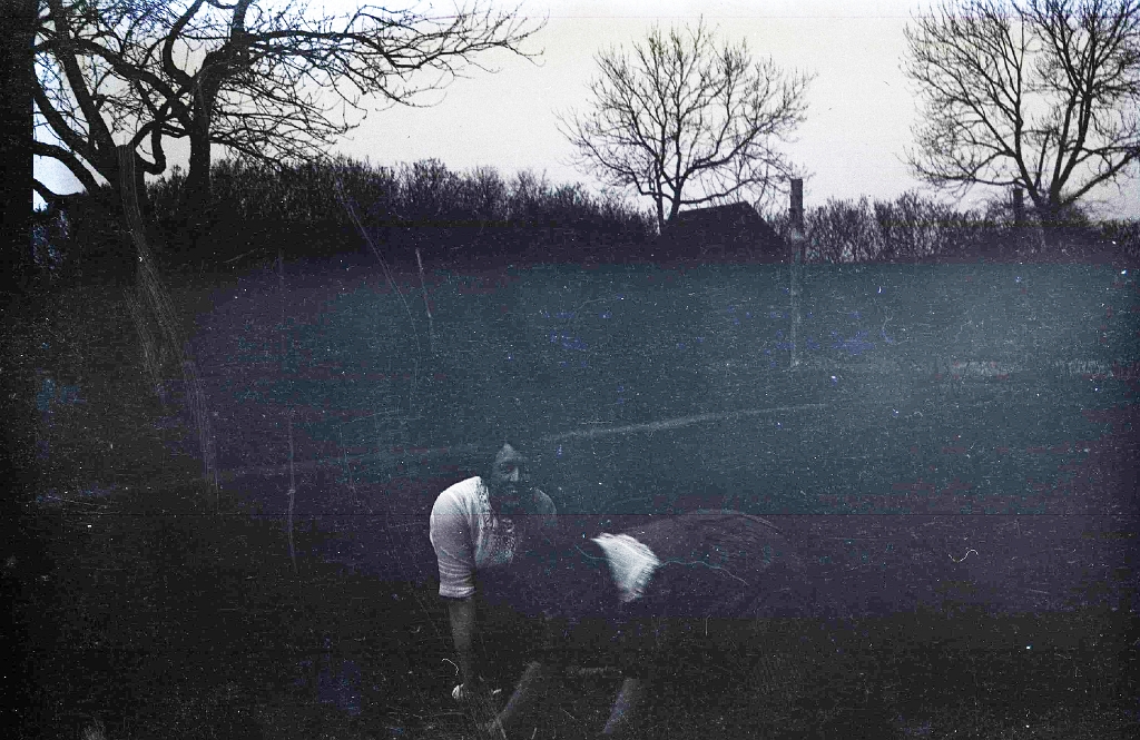 1900-1907 ca CHRISSY CROIL (m. Vlasto) PHOTOGRAPHS OF CROIL AND MITCHELL FAMILY Unidentified female figures In or near Milwaukee or the St Lawrence River near Montreal.jpg